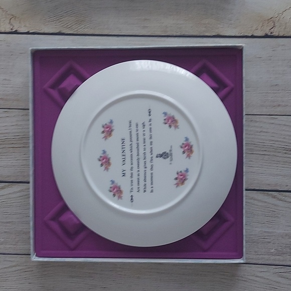 Vintage New In Box Royal Doulton Valentine's Day Plate.  1981 - Picture 2 of 7